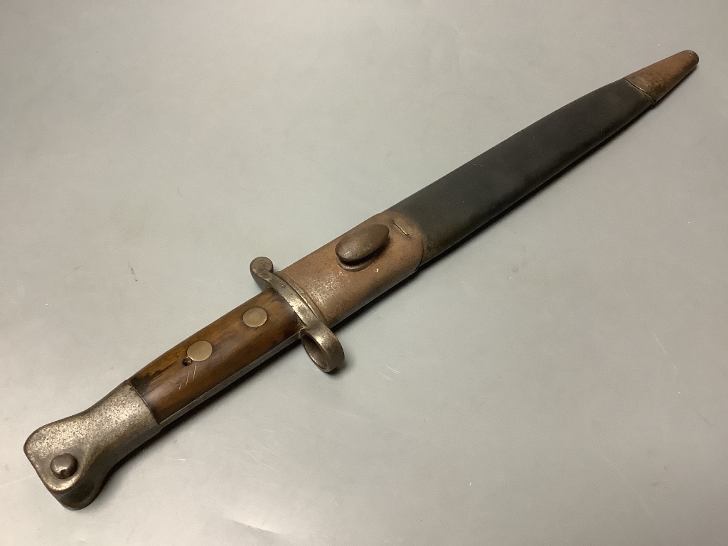 A Victorian bayonet, war department stamp WD over 44 E